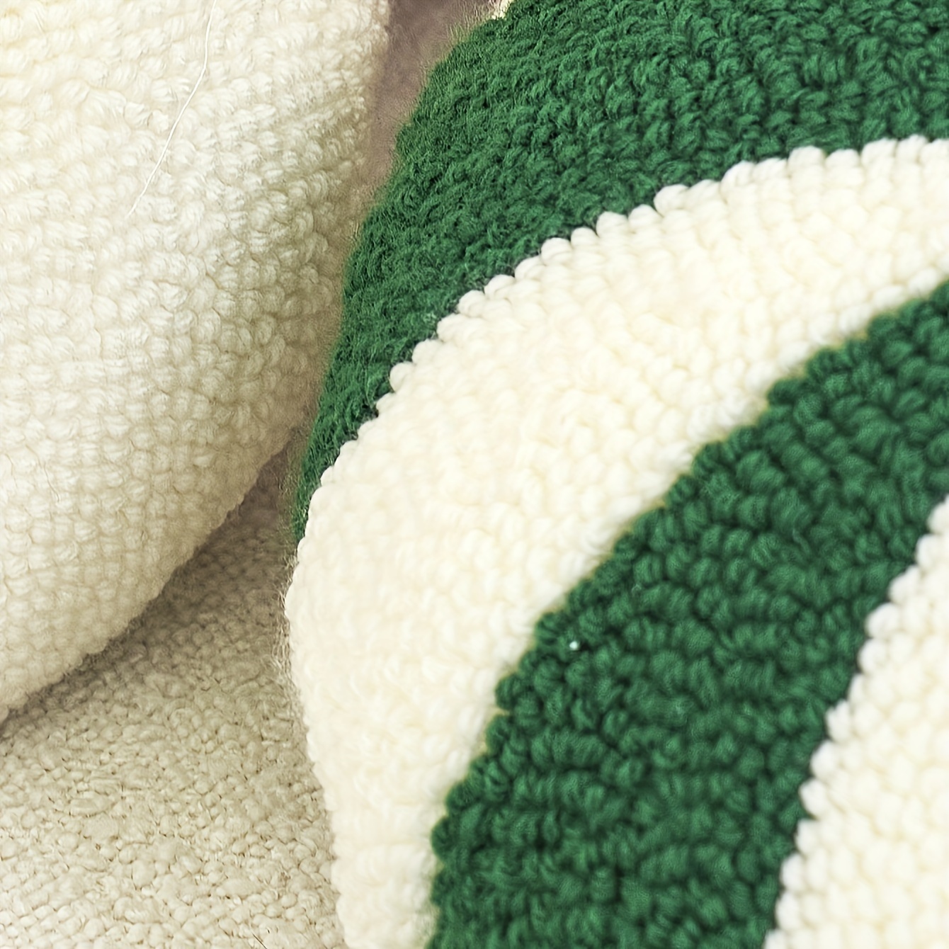 Classic Stripe Pattern Christmas Festive Candy-Shaped Embroidered Velour Throw Pillow - Hand Washable, Woven Polyester Fabric, No Print, for Living Room, Bedroom, Garden, Party Decor (Single Pack) – Bild 10